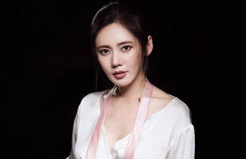 秋瓷炫网红,从荧幕女神到网红达人，她的人生新篇章